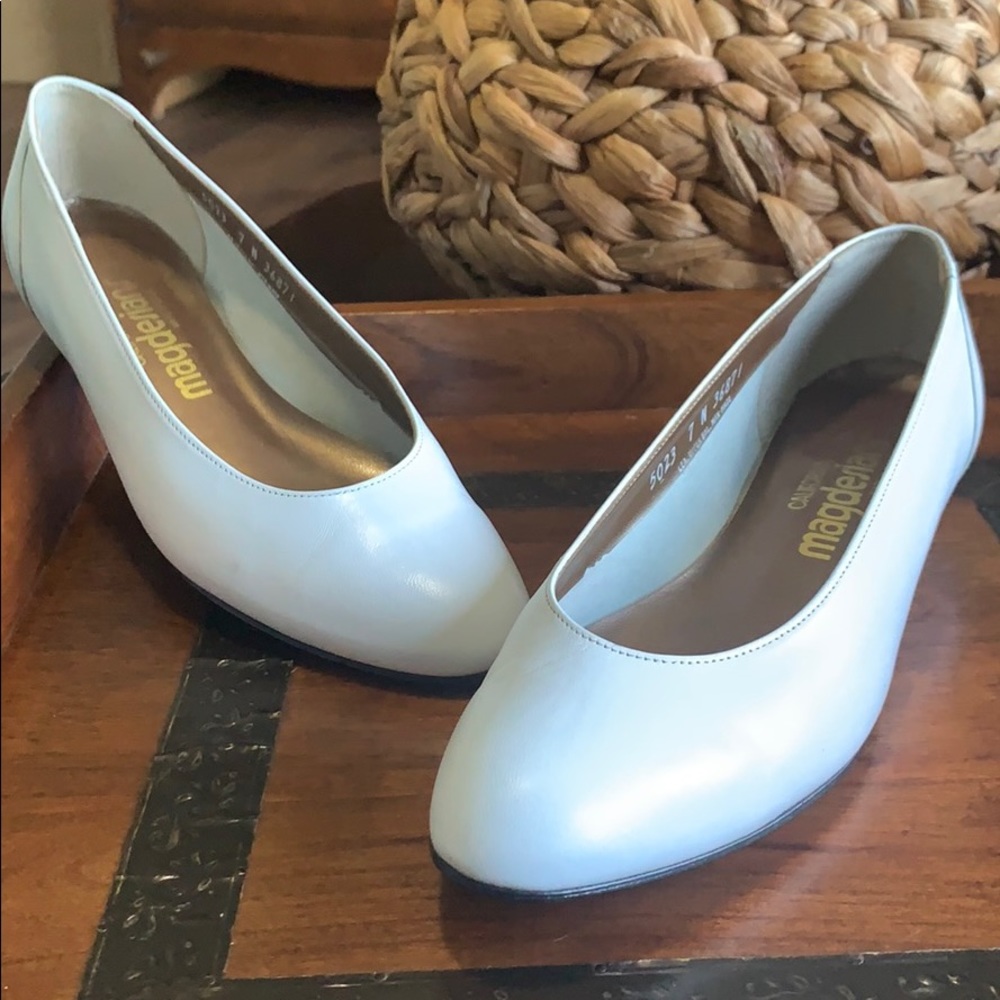 California magdesigns white flats. Made in USA 7N